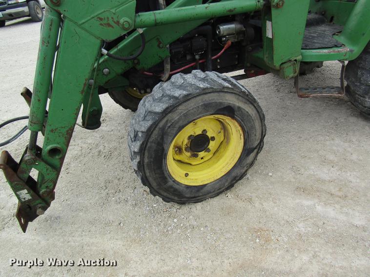 image for item DD8423 2000 John Deere 4600 tractor