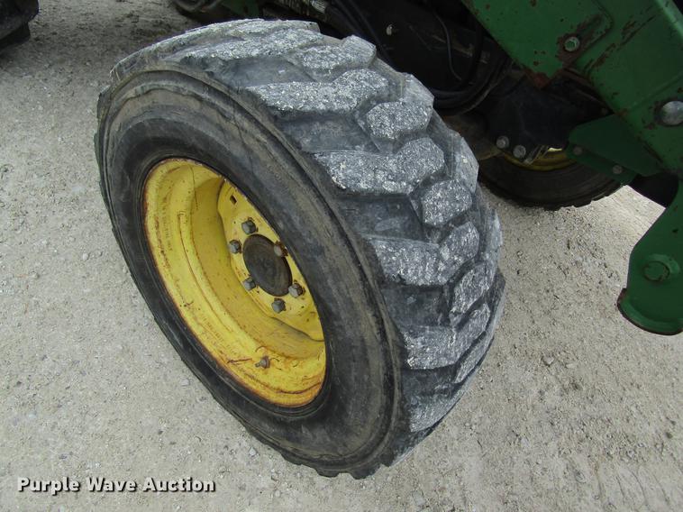 image for item DD8423 2000 John Deere 4600 tractor