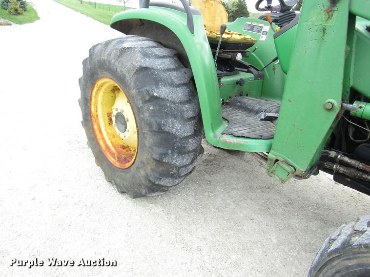 image for item DD8423 2000 John Deere 4600 tractor