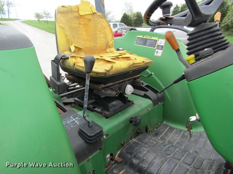 image for item DD8423 2000 John Deere 4600 tractor