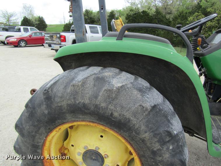 image for item DD8423 2000 John Deere 4600 tractor