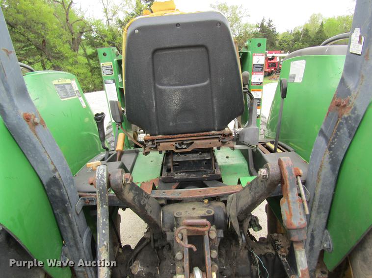 image for item DD8423 2000 John Deere 4600 tractor