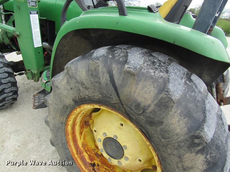 image for item DD8423 2000 John Deere 4600 tractor