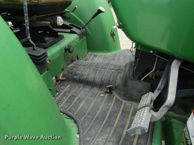 image for item DD8423 2000 John Deere 4600 tractor