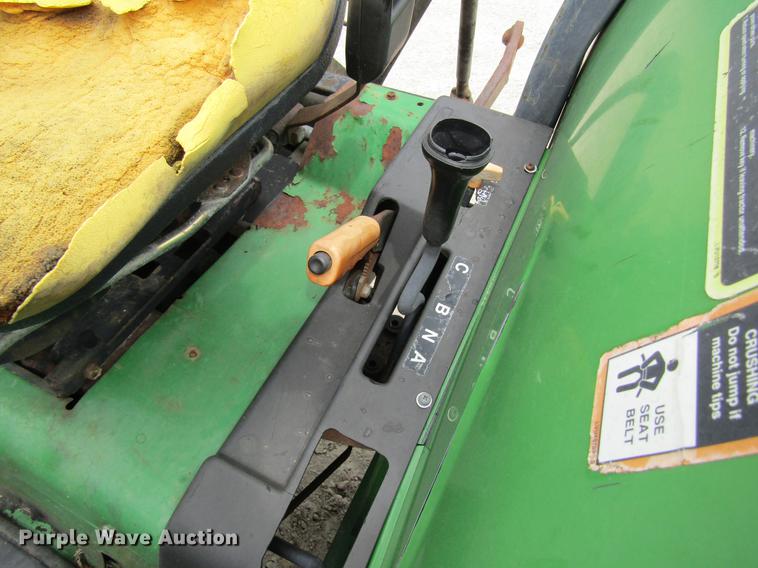 image for item DD8423 2000 John Deere 4600 tractor