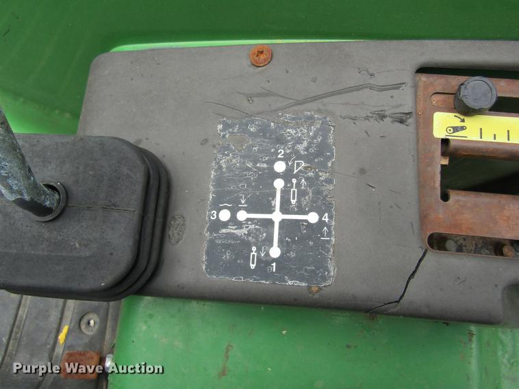 image for item DD8423 2000 John Deere 4600 tractor