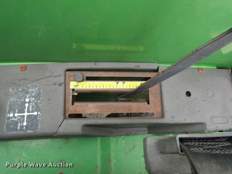 image for item DD8423 2000 John Deere 4600 tractor