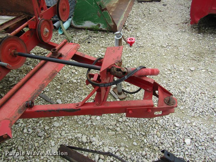 image for item DD8424 Massey Ferguson 130 manure spreader
