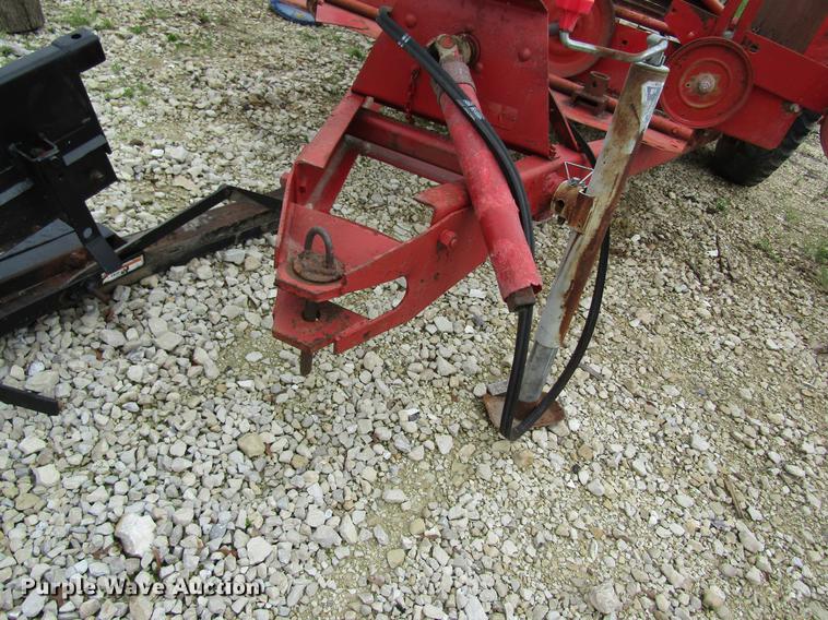image for item DD8424 Massey Ferguson 130 manure spreader
