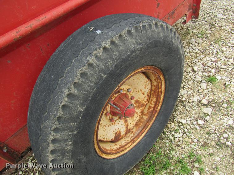 image for item DD8424 Massey Ferguson 130 manure spreader