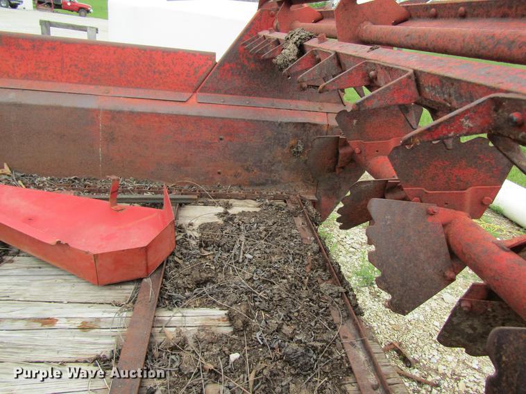 image for item DD8424 Massey Ferguson 130 manure spreader