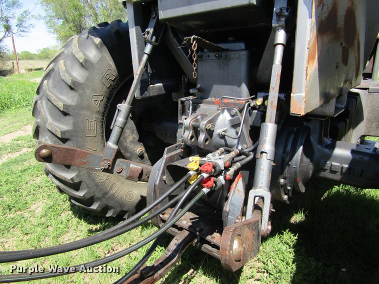 image for item DD8784 1987 White 2-155 Series 3 tractor