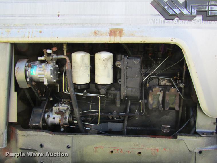 image for item DD8784 1987 White 2-155 Series 3 tractor