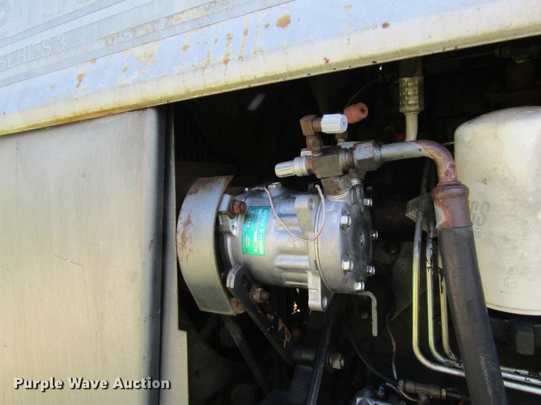 image for item DD8784 1987 White 2-155 Series 3 tractor