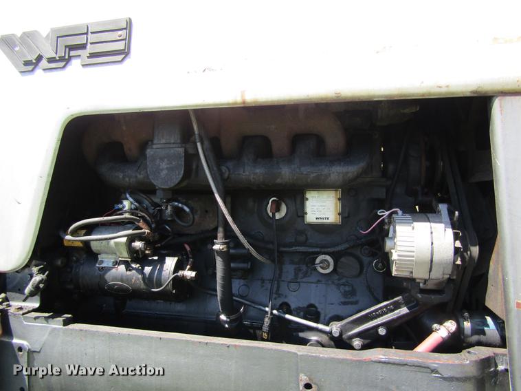 image for item DD8784 1987 White 2-155 Series 3 tractor