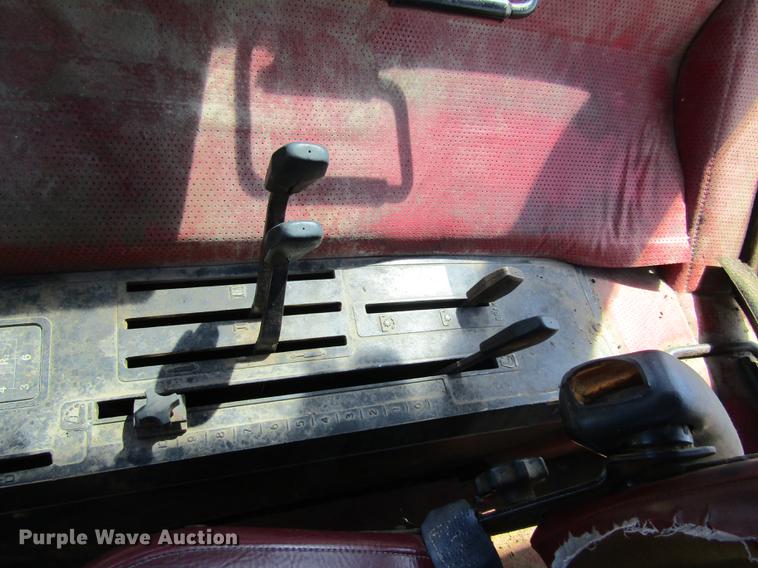 image for item DD8784 1987 White 2-155 Series 3 tractor