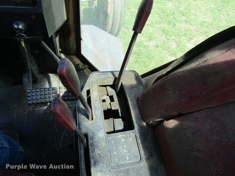 image for item DD8784 1987 White 2-155 Series 3 tractor