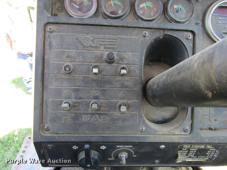 image for item DD8784 1987 White 2-155 Series 3 tractor