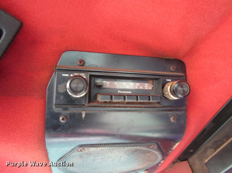 image for item DD8784 1987 White 2-155 Series 3 tractor