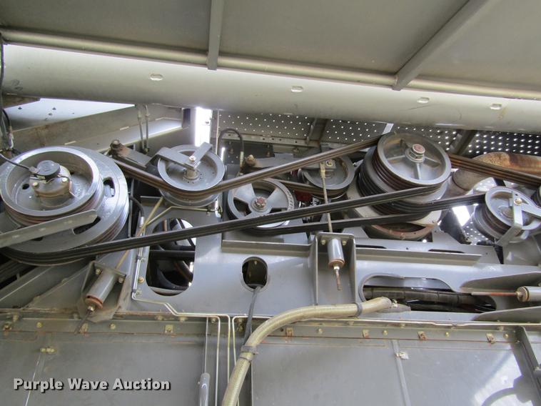 image for item DD8816 2009 Gleaner A86 combine