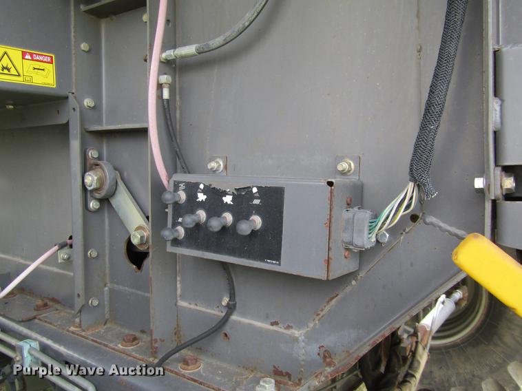 image for item DD8816 2009 Gleaner A86 combine