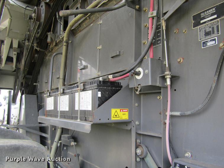 image for item DD8816 2009 Gleaner A86 combine