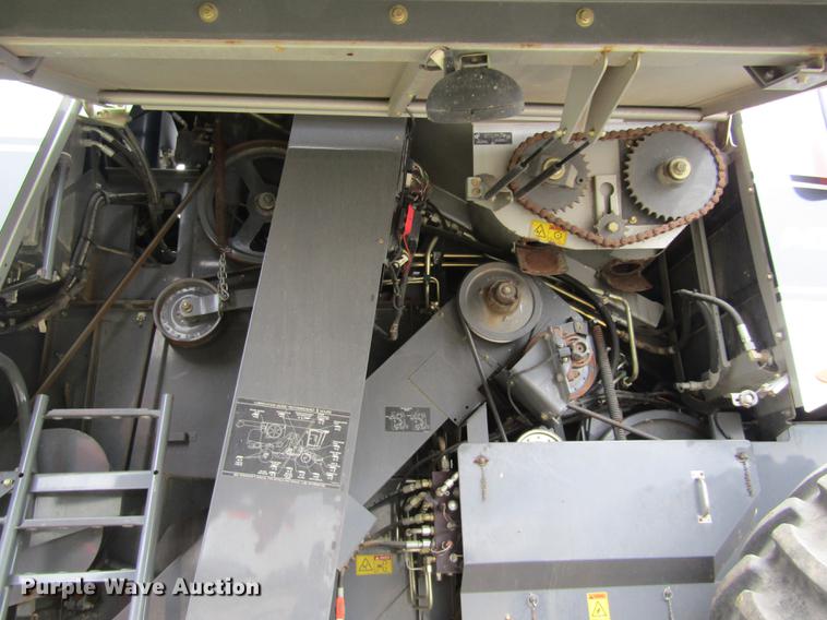 image for item DD8816 2009 Gleaner A86 combine