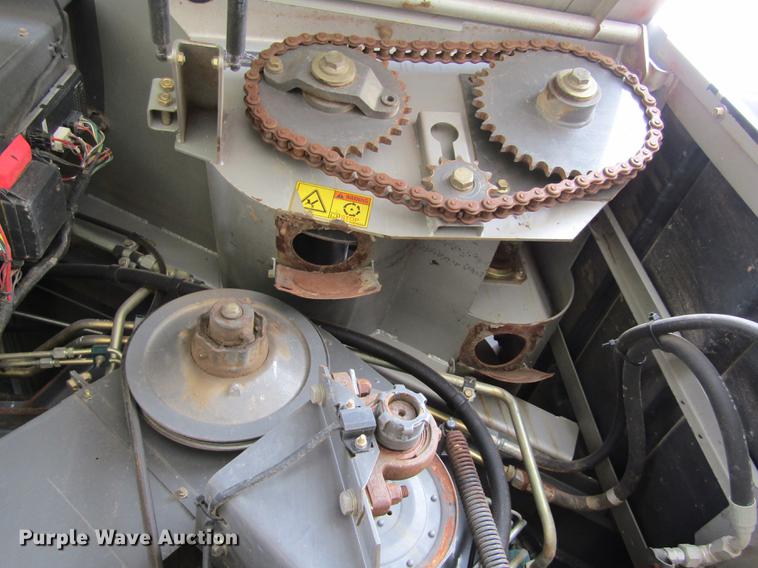 image for item DD8816 2009 Gleaner A86 combine