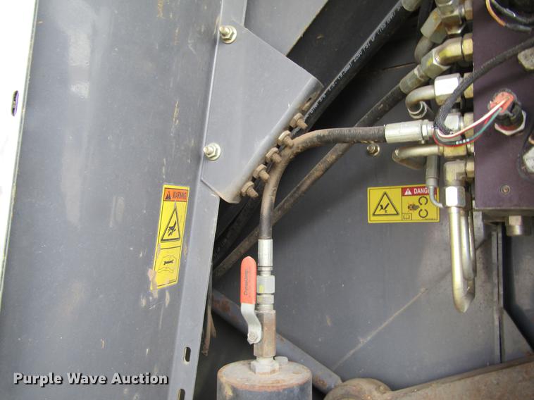 image for item DD8816 2009 Gleaner A86 combine