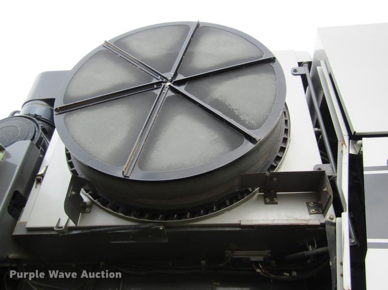 image for item DD8816 2009 Gleaner A86 combine