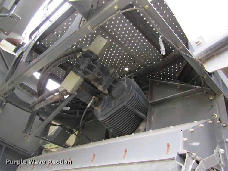 image for item DD8816 2009 Gleaner A86 combine