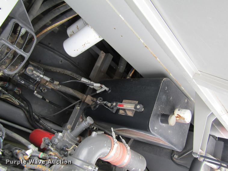 image for item DD8816 2009 Gleaner A86 combine