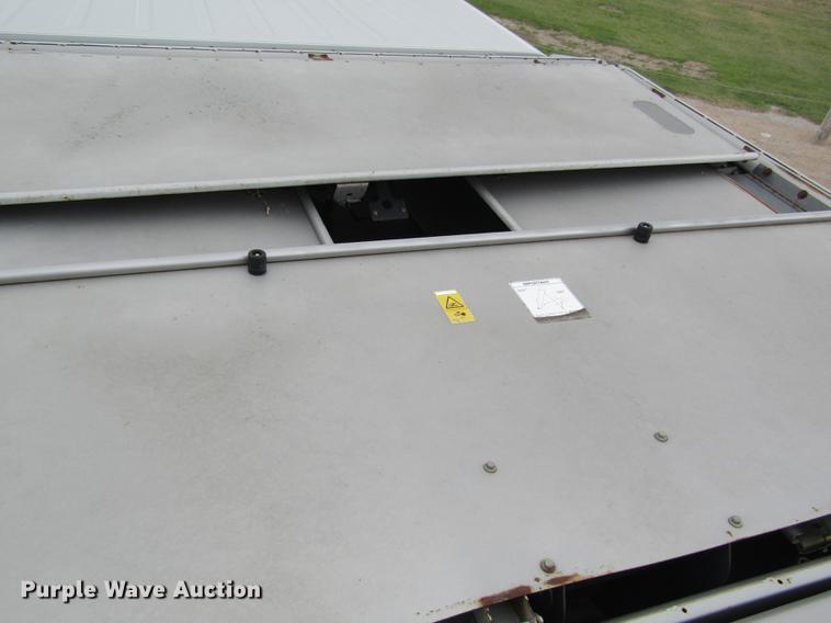 image for item DD8816 2009 Gleaner A86 combine