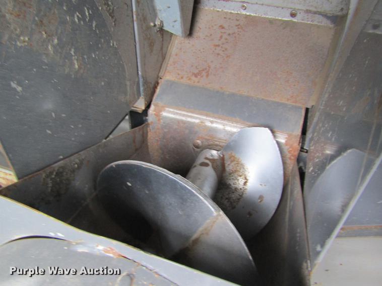 image for item DD8816 2009 Gleaner A86 combine