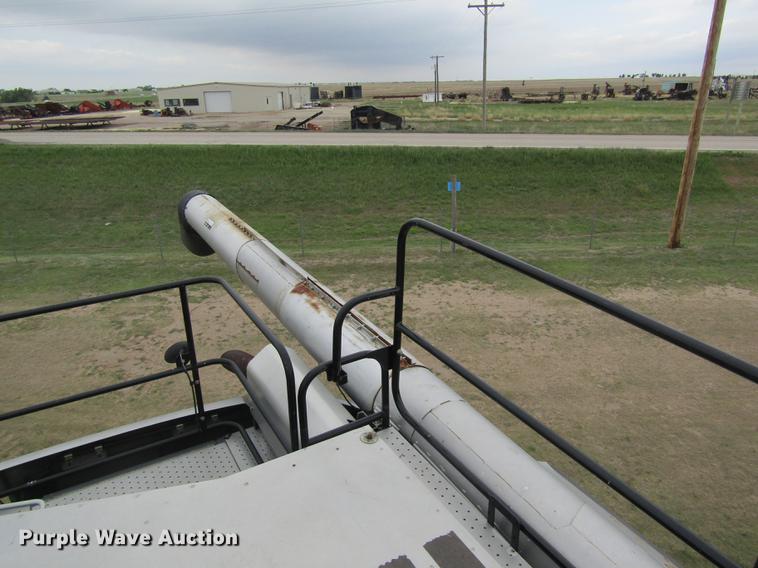 image for item DD8816 2009 Gleaner A86 combine