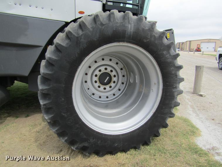 image for item DD8816 2009 Gleaner A86 combine