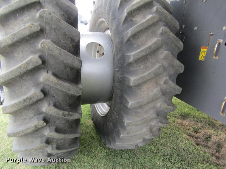 image for item DD8816 2009 Gleaner A86 combine