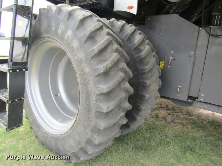 image for item DD8816 2009 Gleaner A86 combine