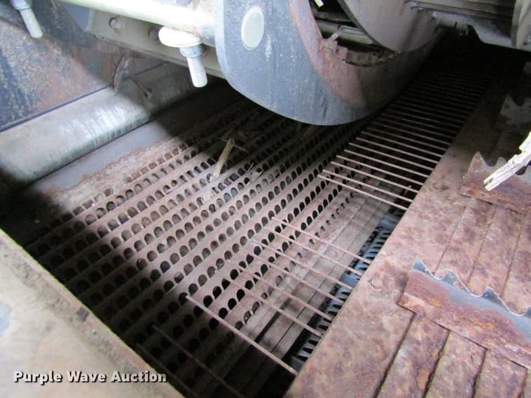 image for item DD8816 2009 Gleaner A86 combine