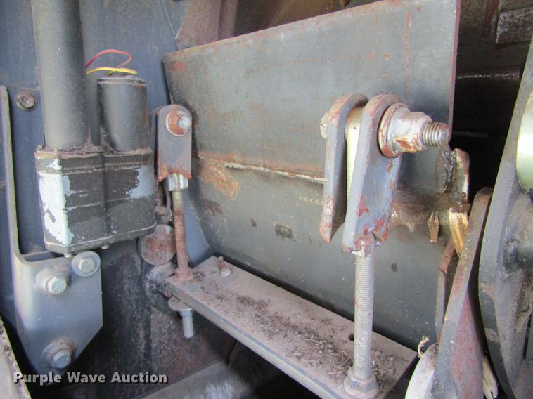 image for item DD8816 2009 Gleaner A86 combine