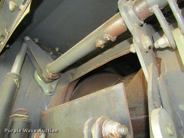 image for item DD8816 2009 Gleaner A86 combine