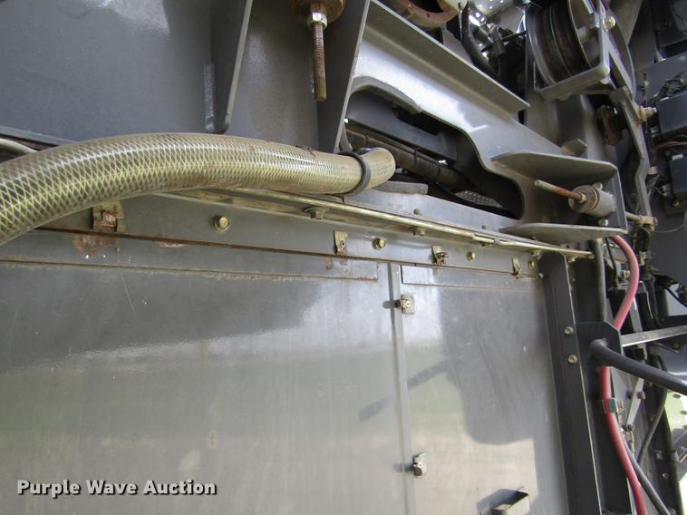 image for item DD8816 2009 Gleaner A86 combine