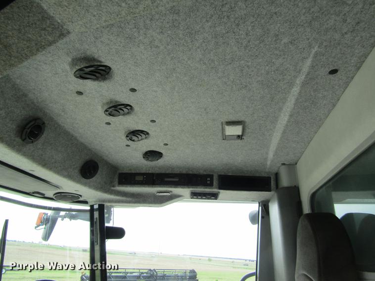 image for item DD8816 2009 Gleaner A86 combine