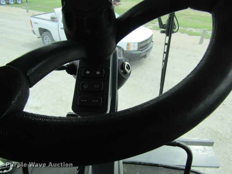 image for item DD8816 2009 Gleaner A86 combine