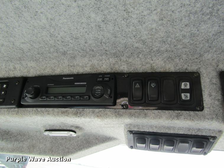 image for item DD8816 2009 Gleaner A86 combine