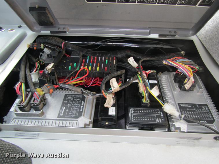 image for item DD8816 2009 Gleaner A86 combine