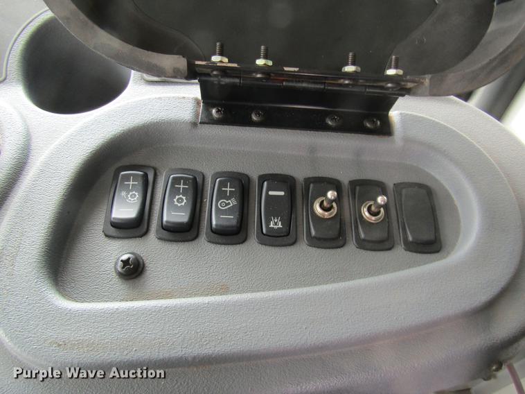 image for item DD8816 2009 Gleaner A86 combine