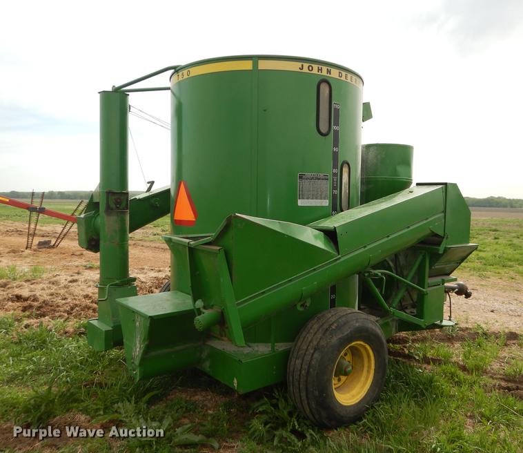 image for item DE1662 John Deere 750 feed mixer/grinder