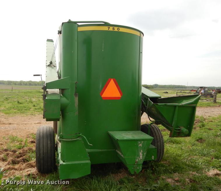 John Deere 750 feed mixer/grinder in Council Grove, KS Item DE1662