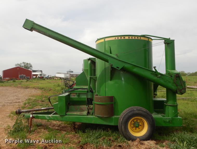 John Deere 750 feed mixer/grinder in Council Grove, KS Item DE1662